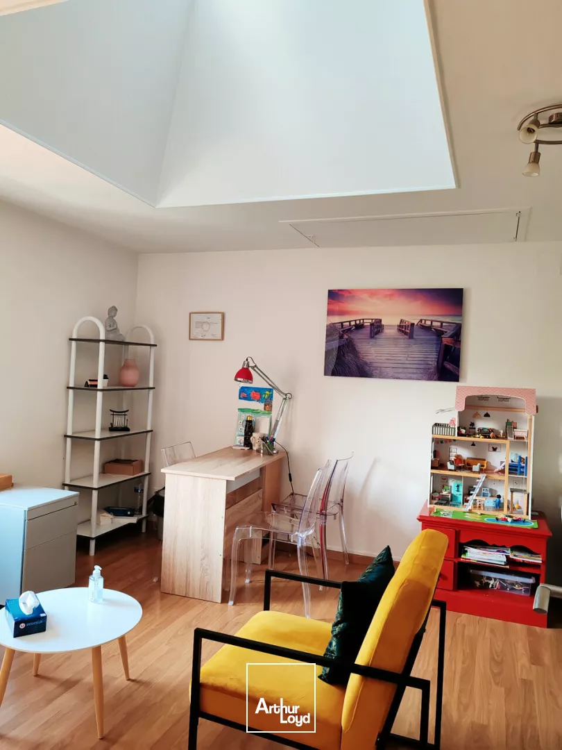 A LOUER UN BUREAU DE 16m2 SUR UN AXE PASSANT EN CENTRE VILLE DE LA ROCHE SUR YON.