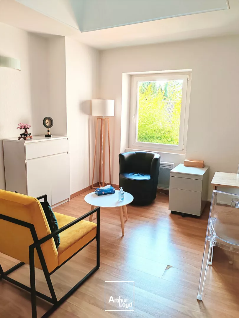 A LOUER UN BUREAU DE 16m2 SUR UN AXE PASSANT EN CENTRE VILLE DE LA ROCHE SUR YON.