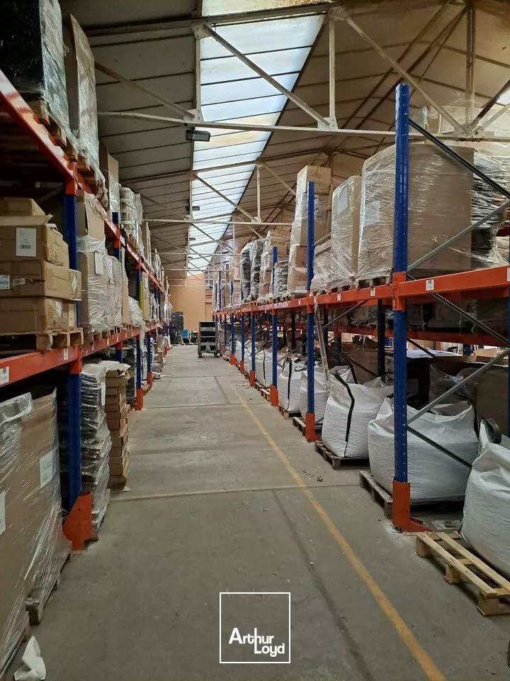 LOCAUX DE STOCKAGE A LOUER AVEC BUREAUX LOUDUN SUD (86)