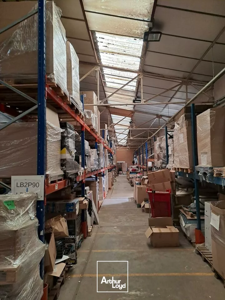 LOCAUX DE STOCKAGE A LOUER AVEC BUREAUX LOUDUN SUD (86)