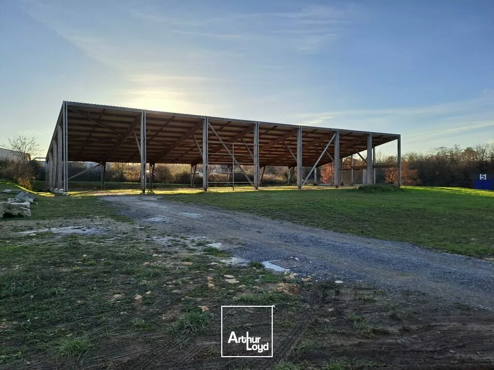 A VENDRE LOCAL D'ACTIVITE DE 672M² TOITURE SOLAIRE SUR CHAUVIGNY (86)