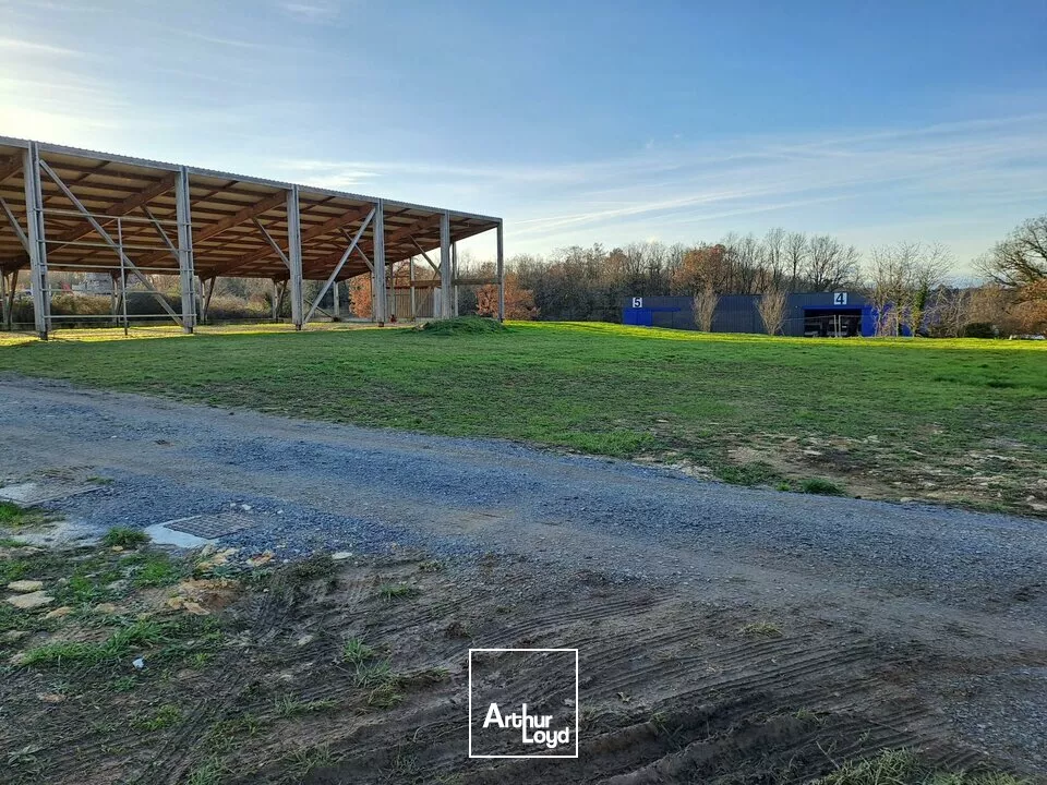 A VENDRE LOCAL D'ACTIVITE DE 672M² TOITURE SOLAIRE SUR CHAUVIGNY (86)