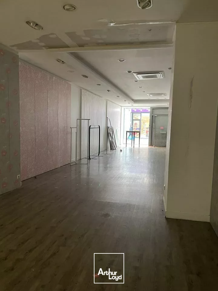 NIORT BEL EMPLACEMENT RUE PREMIUM HYPER CENTRE