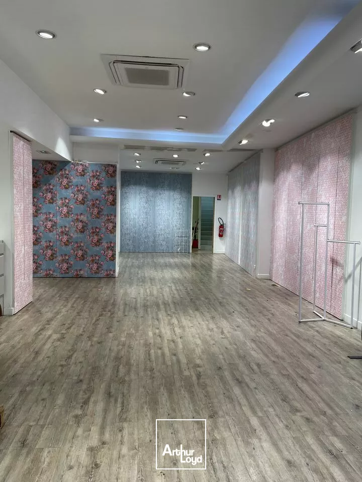 NIORT BEL EMPLACEMENT RUE PREMIUM HYPER CENTRE