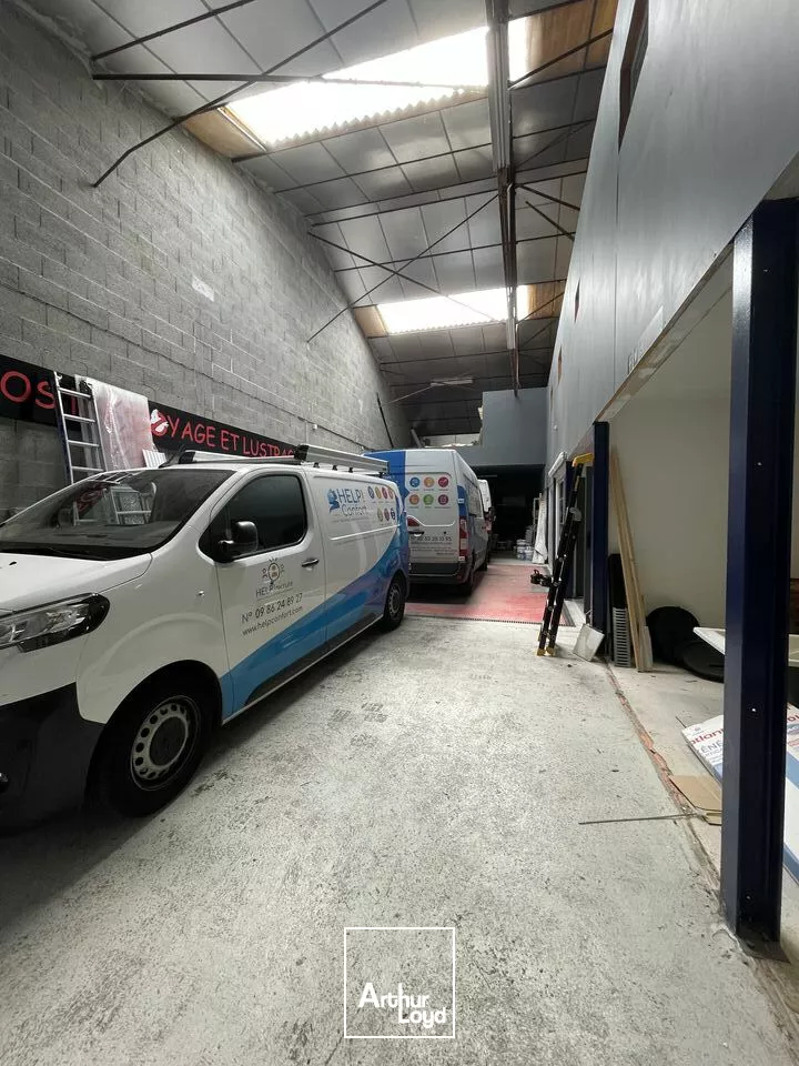 LOCATION LOCAL D'ACTIVITE SECTEUR AVENUE DE PARIS NIORT 270m2