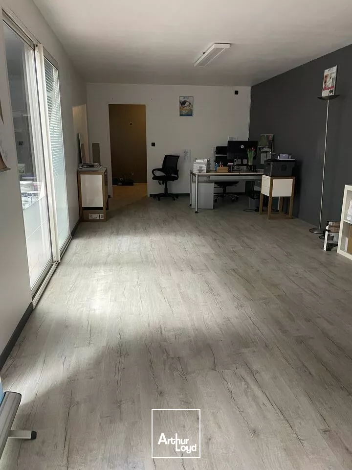 LOCATION LOCAL D'ACTIVITE SECTEUR AVENUE DE PARIS NIORT 270m2