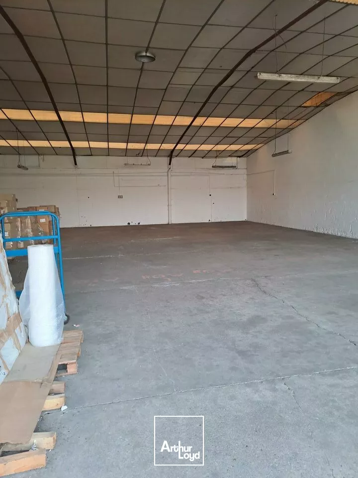 A LOUER TRES BIEN SITUÉ LOCAL DE STOCKAGE CHATELLERAULT NORD (86)