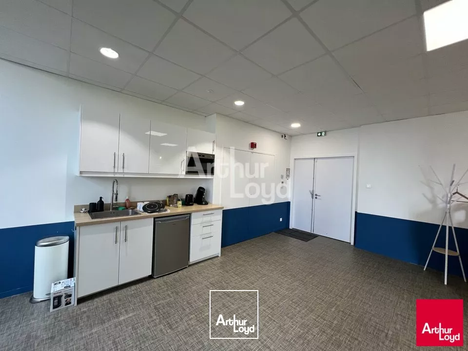 SAINT JACQUES DE LA LANDE - LA COURROUZE - BUREAUX A LOUER - 477 M² DIVISIBLE