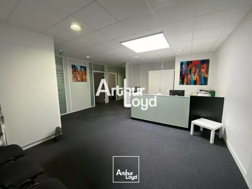 BUREAUX D'ENVIRON 196m2 