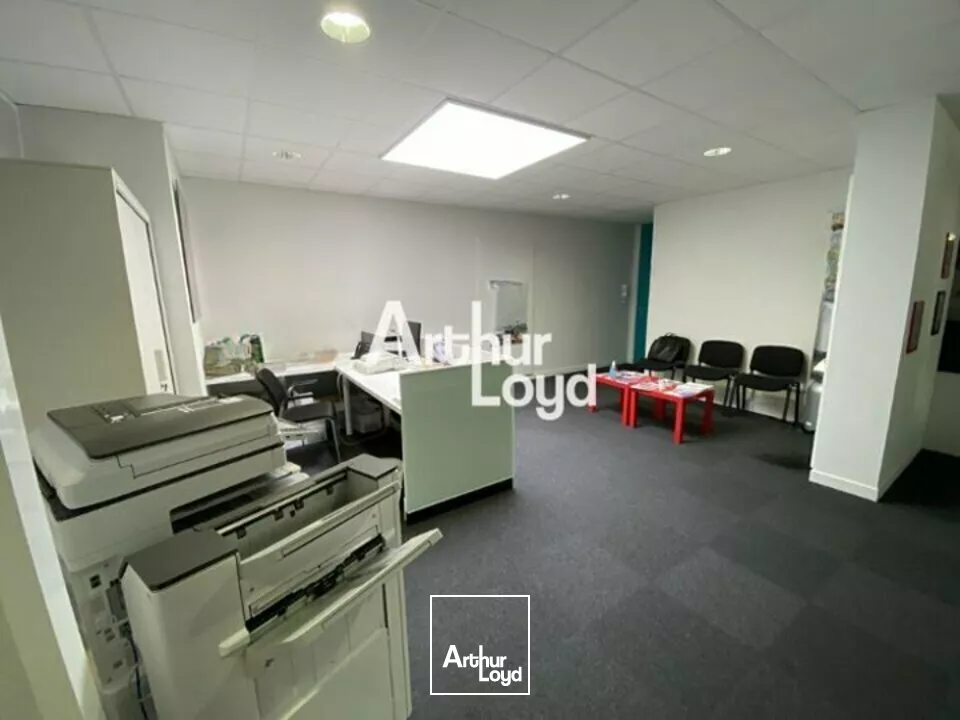 BUREAUX D'ENVIRON 196m2 