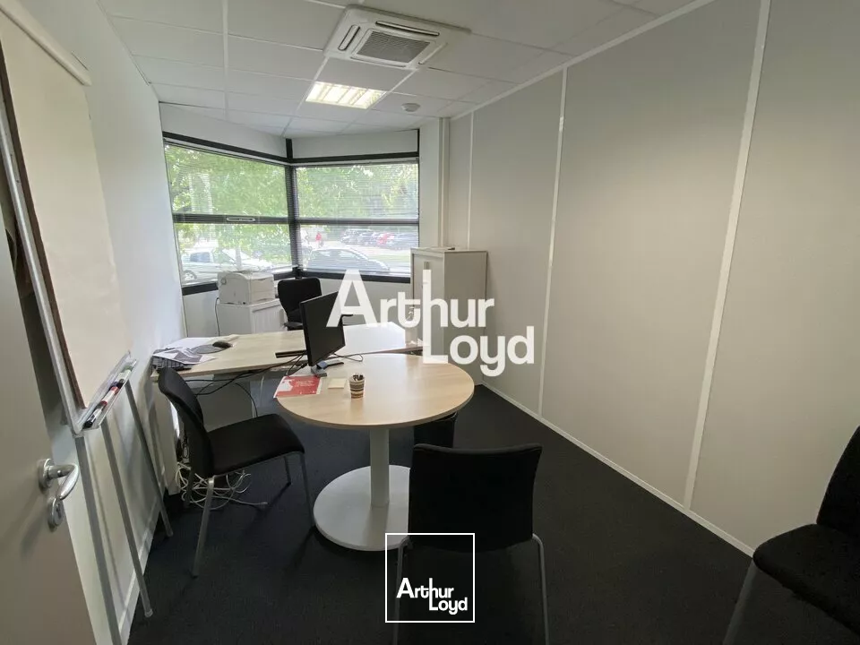 BUREAUX D'ENVIRON 196m2 