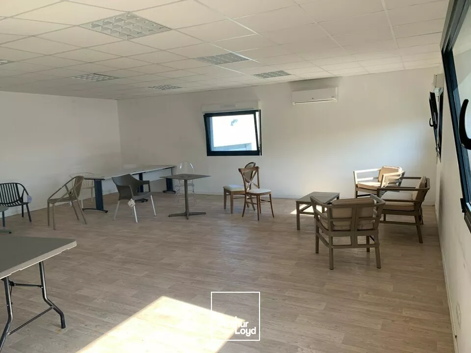 TOURS SUD VEIGNE PROCHE CHAMBRAY - D910 - A LOUER BUREAUX DE 88 M² AVEC 2 PARKINGS