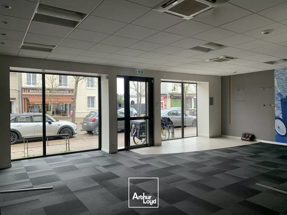 Local commercial à louer 70 m² - Saint-Pierre-des-Corps / idéal activité de services