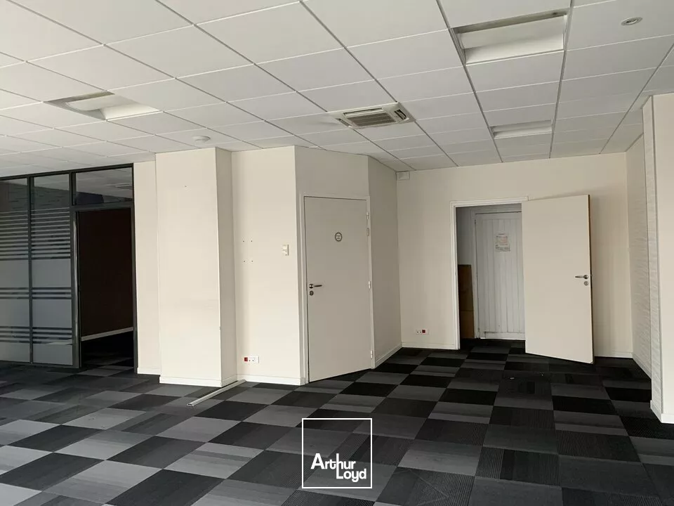 Local commercial à louer 70 m² - Saint-Pierre-des-Corps / idéal activité de services