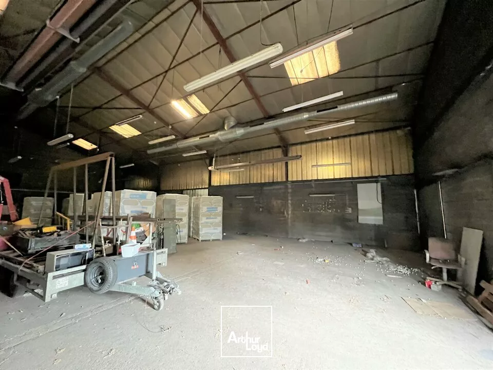 AMBOISE LOCAL D'ACTIVITE A VENDRE A LOUER 1200 M²