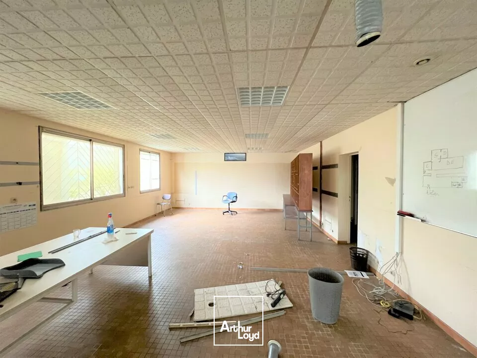 AMBOISE LOCAL D'ACTIVITE A VENDRE A LOUER 1200 M²