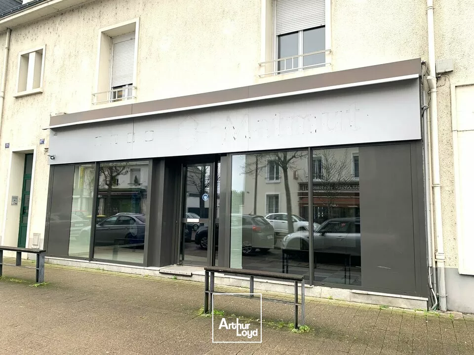 SAINT PIERRE DES CORPS LOCAL COMMERCIAL A VENDRE 70 M² AXE TRAVERSANT ET PARKINGS