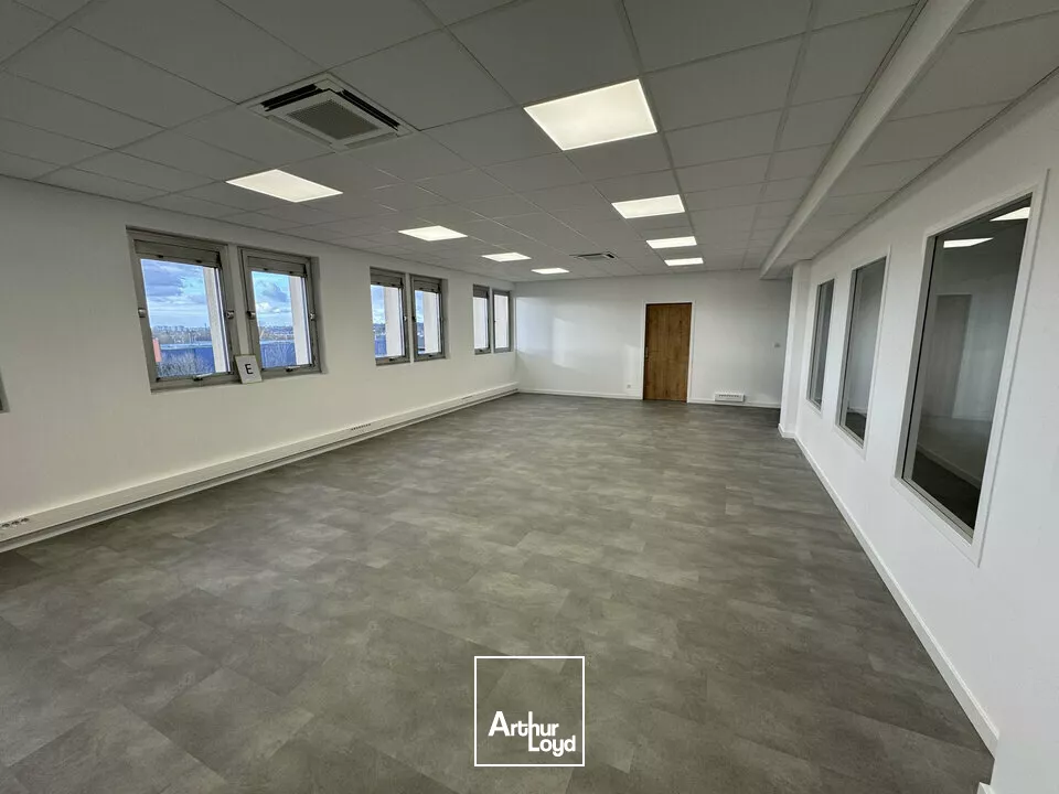 TOURS METROPOLE BUREAUX A LOUER 890 M² REMIS A NEUF