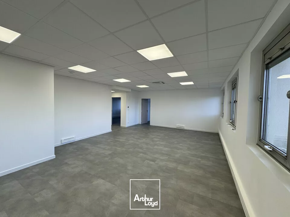 TOURS METROPOLE BUREAUX A LOUER 890 M² REMIS A NEUF