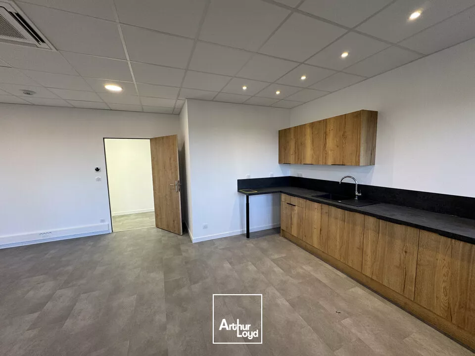 TOURS METROPOLE BUREAUX A LOUER 890 M² REMIS A NEUF
