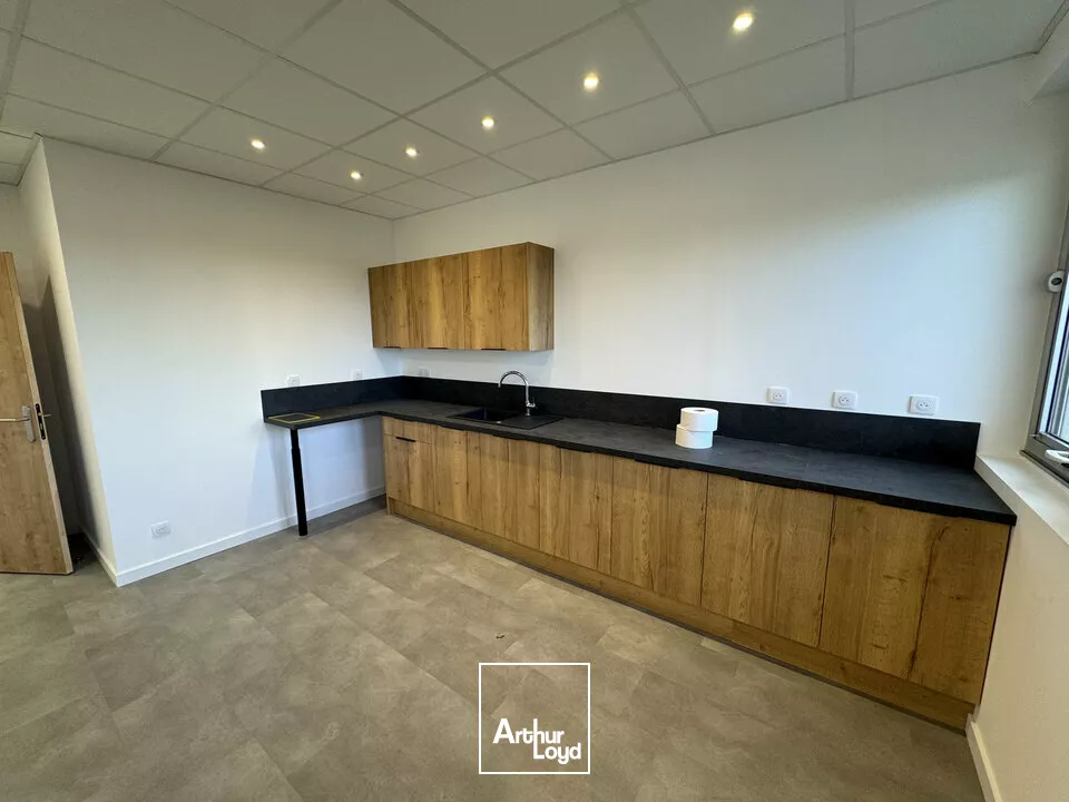 TOURS METROPOLE BUREAUX A LOUER 890 M² REMIS A NEUF