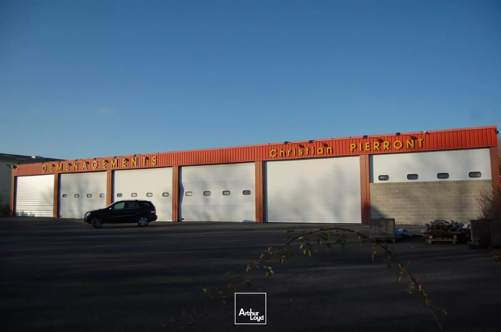 A LOUER - LOCAUX D'ACTIVITÉ - 1 660 m2 DIVISIBLE - SAINT-QUENTIN :
