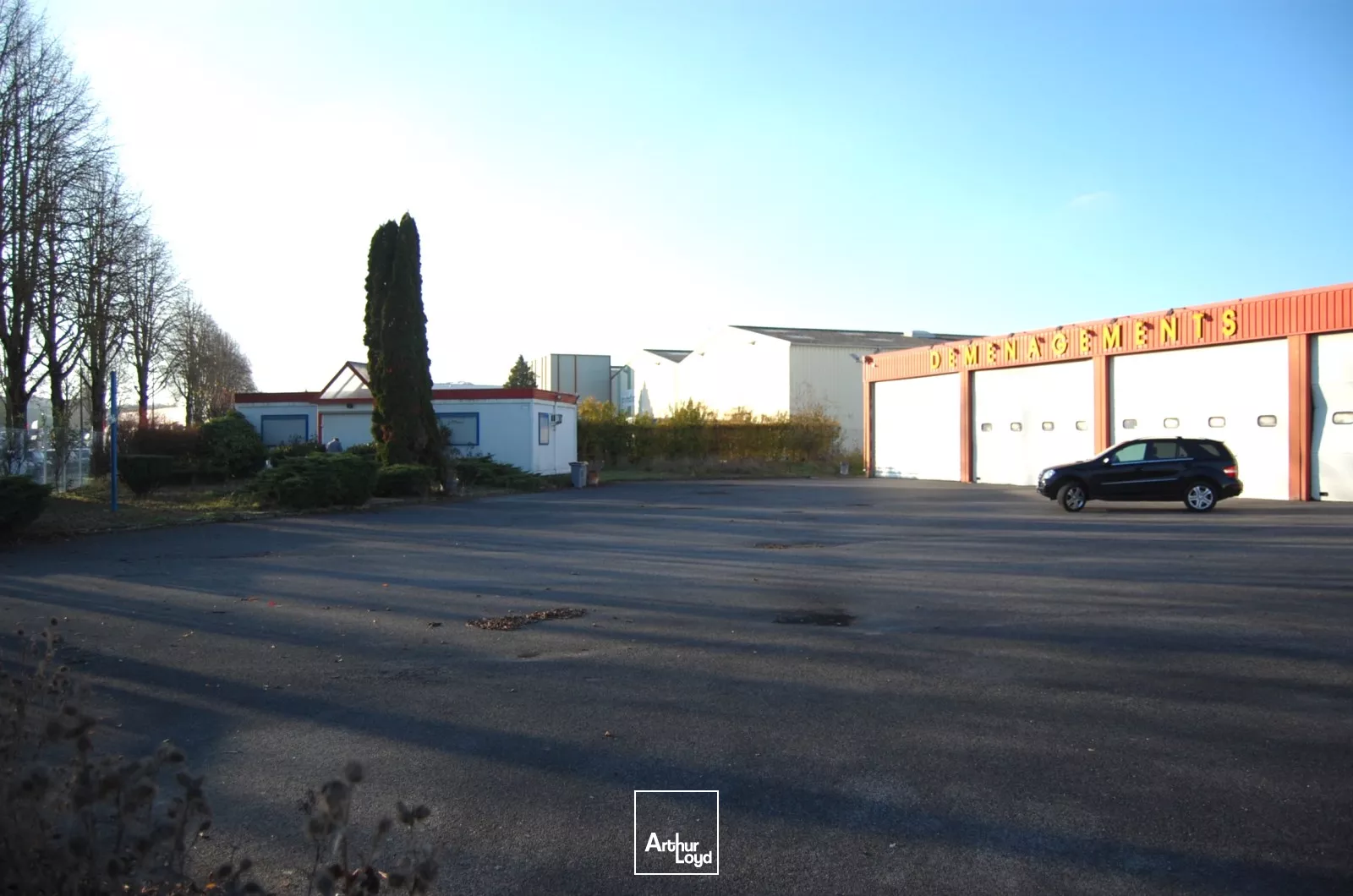 LOCAUX A LOUER - 880 m2 - ZAC LA VALLÉE à SAINT-QUENTIN