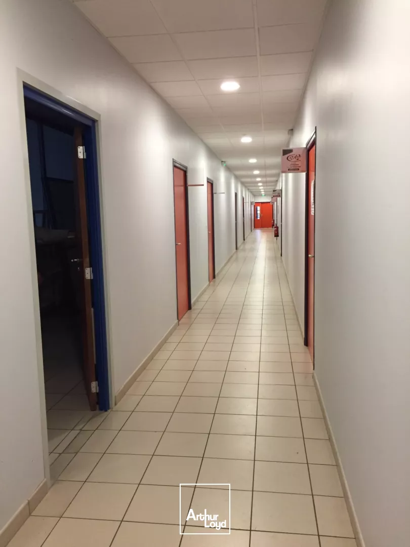 Plusieurs bureaux de 40 à 80 m2 environ à louer à Soissons avec accès PMR.