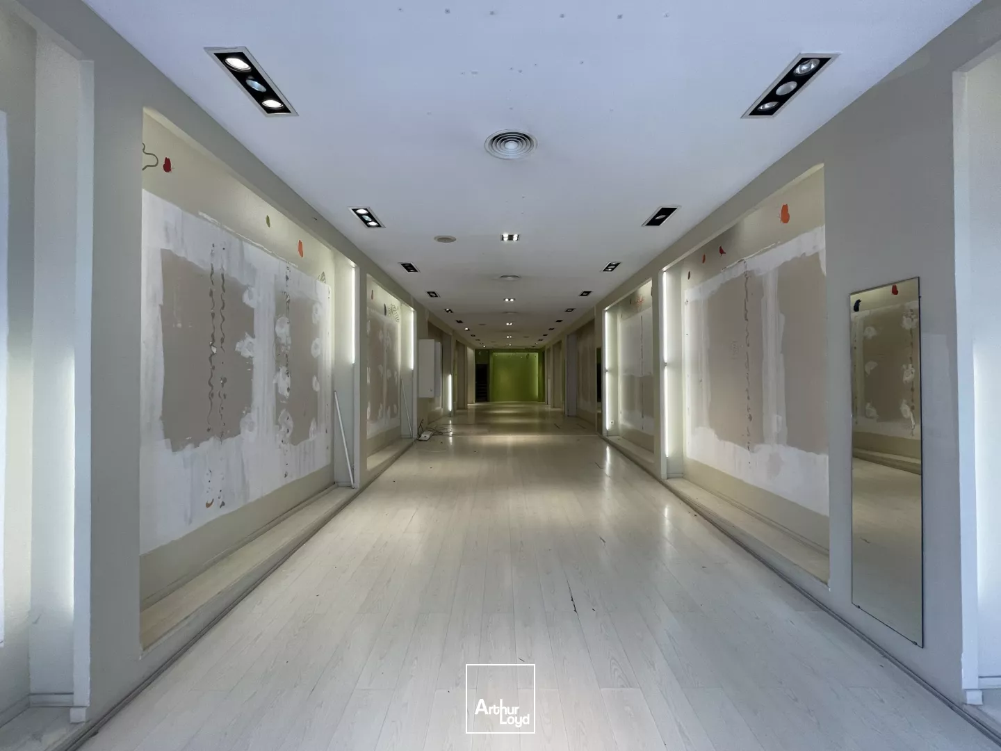 A LOUER - LOCAL COMMERCIAL N° 1 - 106 M2 - SAINT-QUENTIN