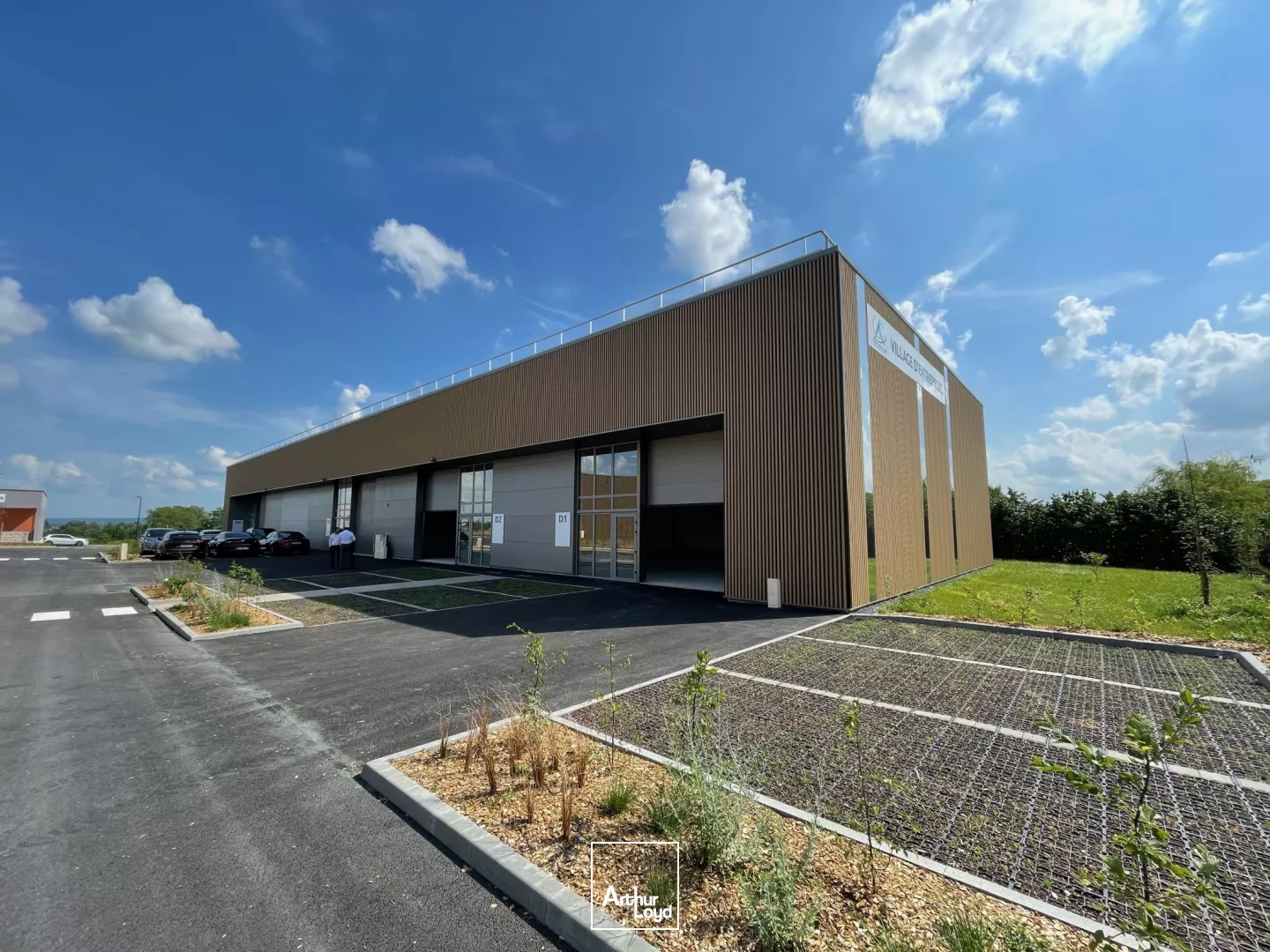 A LOUER LOCAUX D'ACTIVITÉS NEUF - 200 M2 - TERGNIER