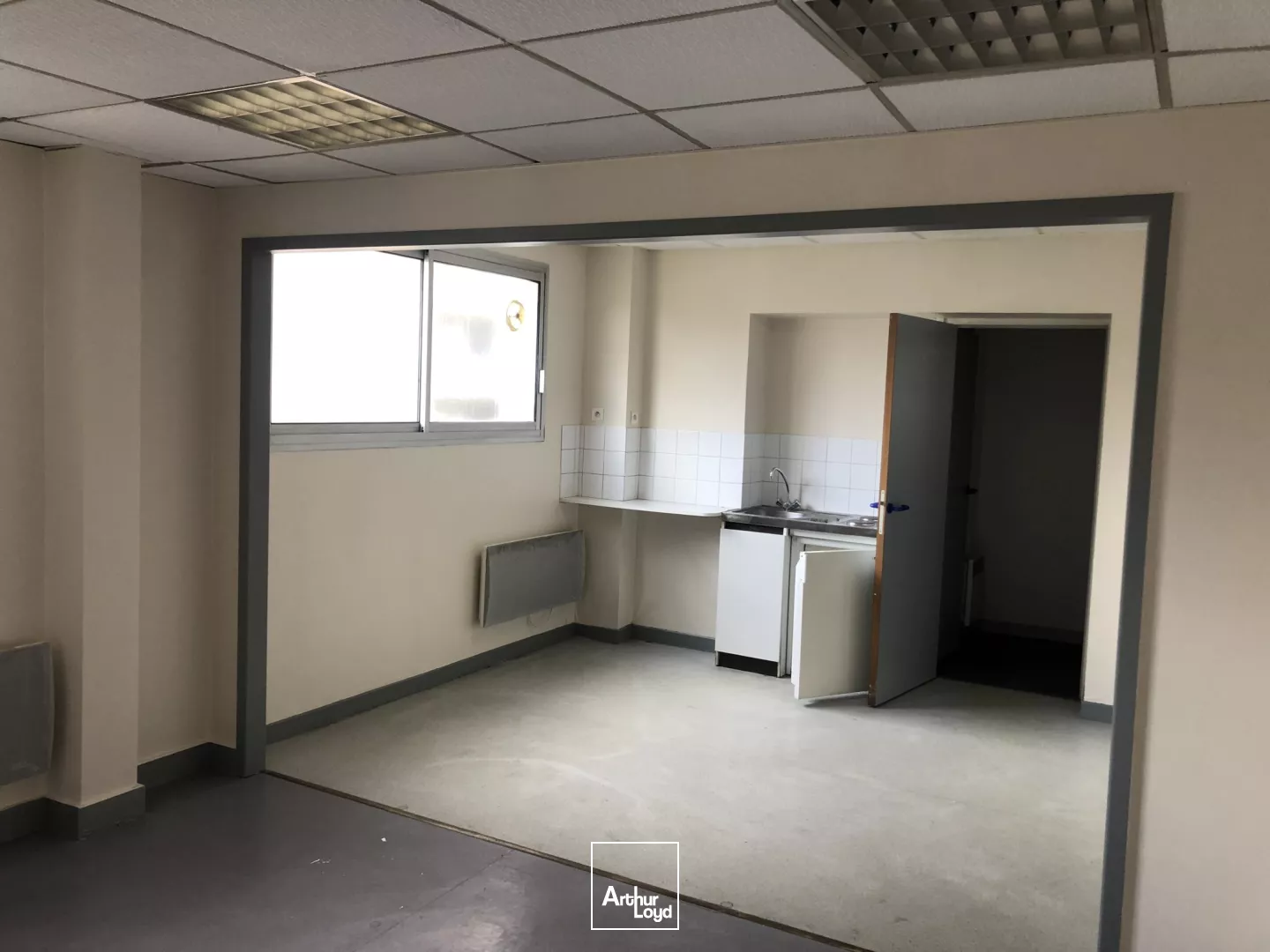 LOCAL COMMERCIAL - 214 m2 - À LOUER - BEAUVAIS CENTRE VILLE