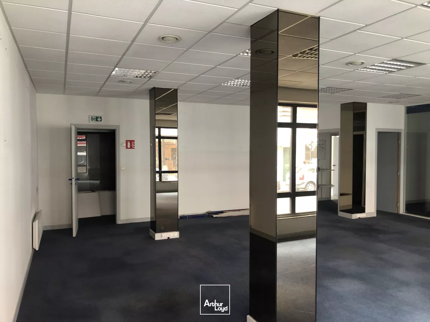LOCAL COMMERCIAL - 214 m2 - À LOUER - BEAUVAIS CENTRE VILLE
