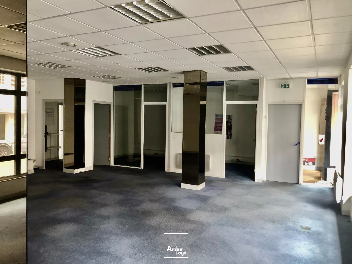 LOCAL COMMERCIAL - 214 m2 - À LOUER - BEAUVAIS CENTRE VILLE