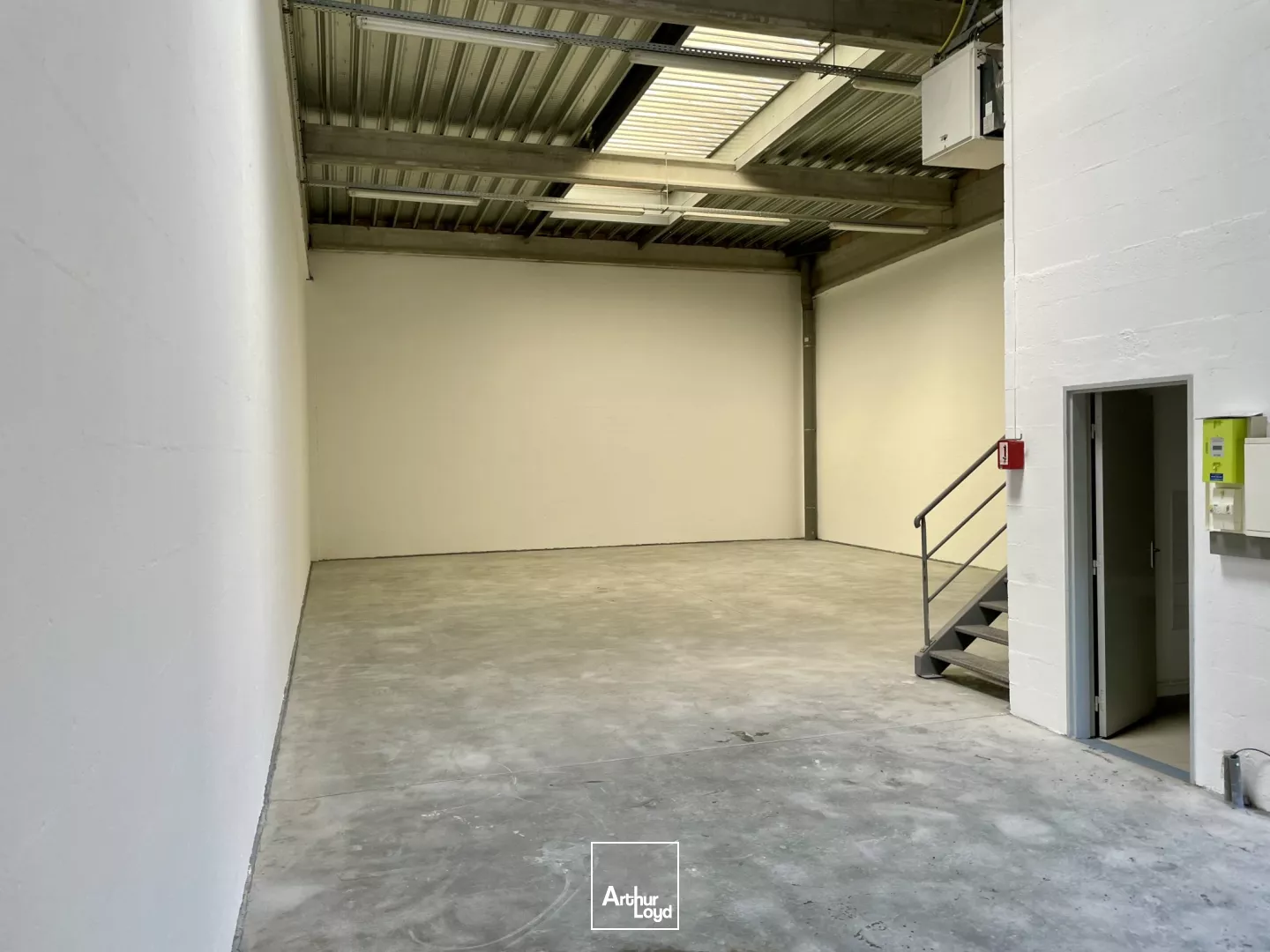 Chambly, ZAC des portes de l'oise : 195m2 de locaux d'activité à louer