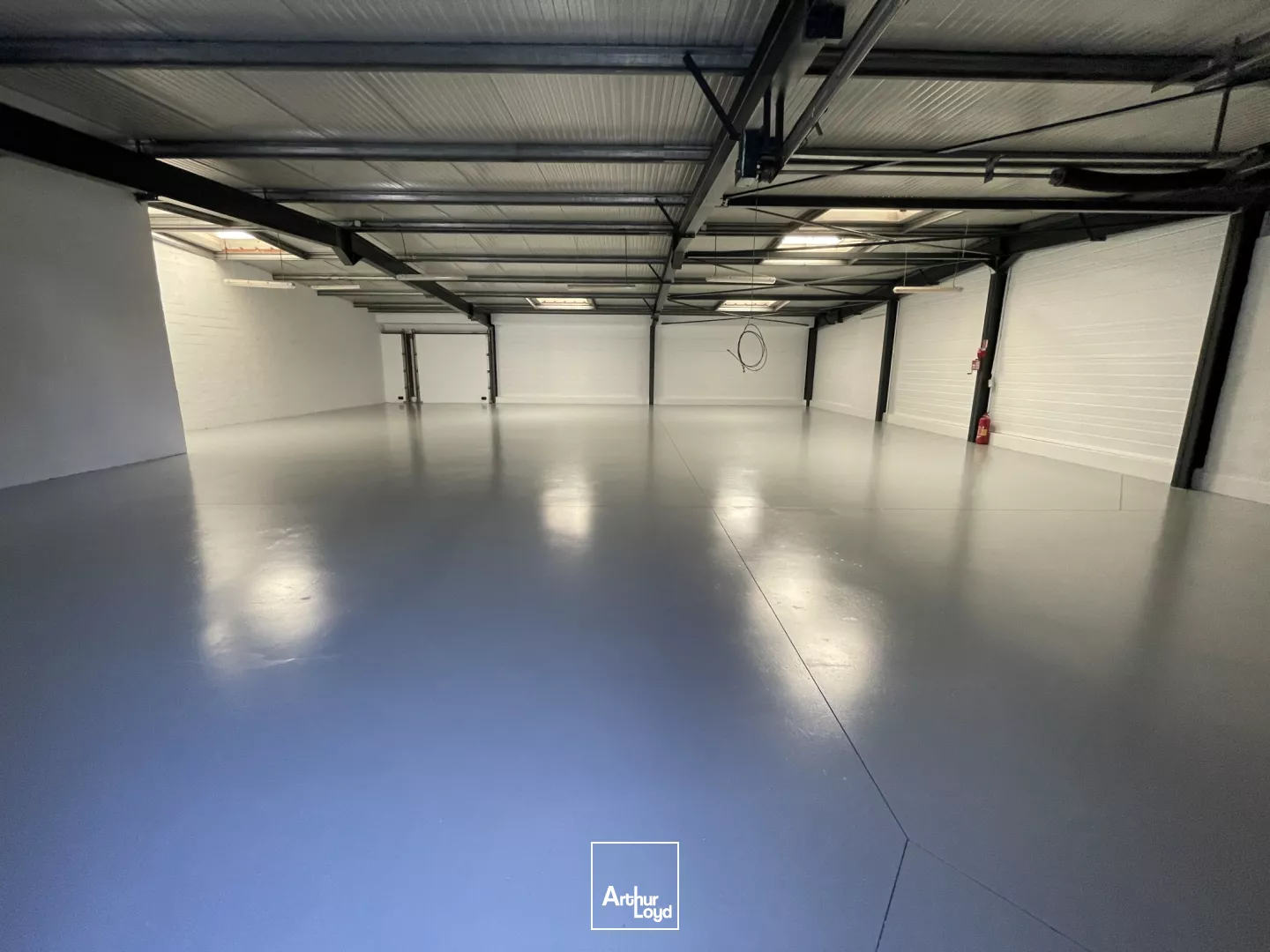 LOCAL COMMERCIAL - A LOUER - ZAC DE THER - 360 M2 - BEAUVAIS