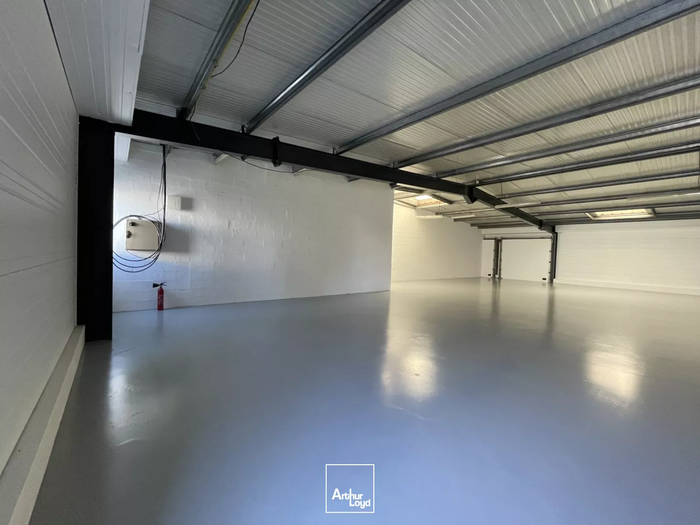 LOCAL COMMERCIAL - A LOUER - ZAC DE THER - 360 M2 - BEAUVAIS