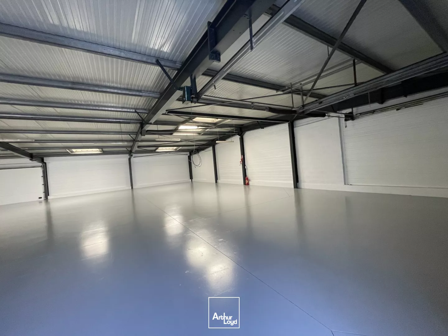 LOCAL COMMERCIAL - A LOUER - ZAC DE THER - 360 M2 - BEAUVAIS