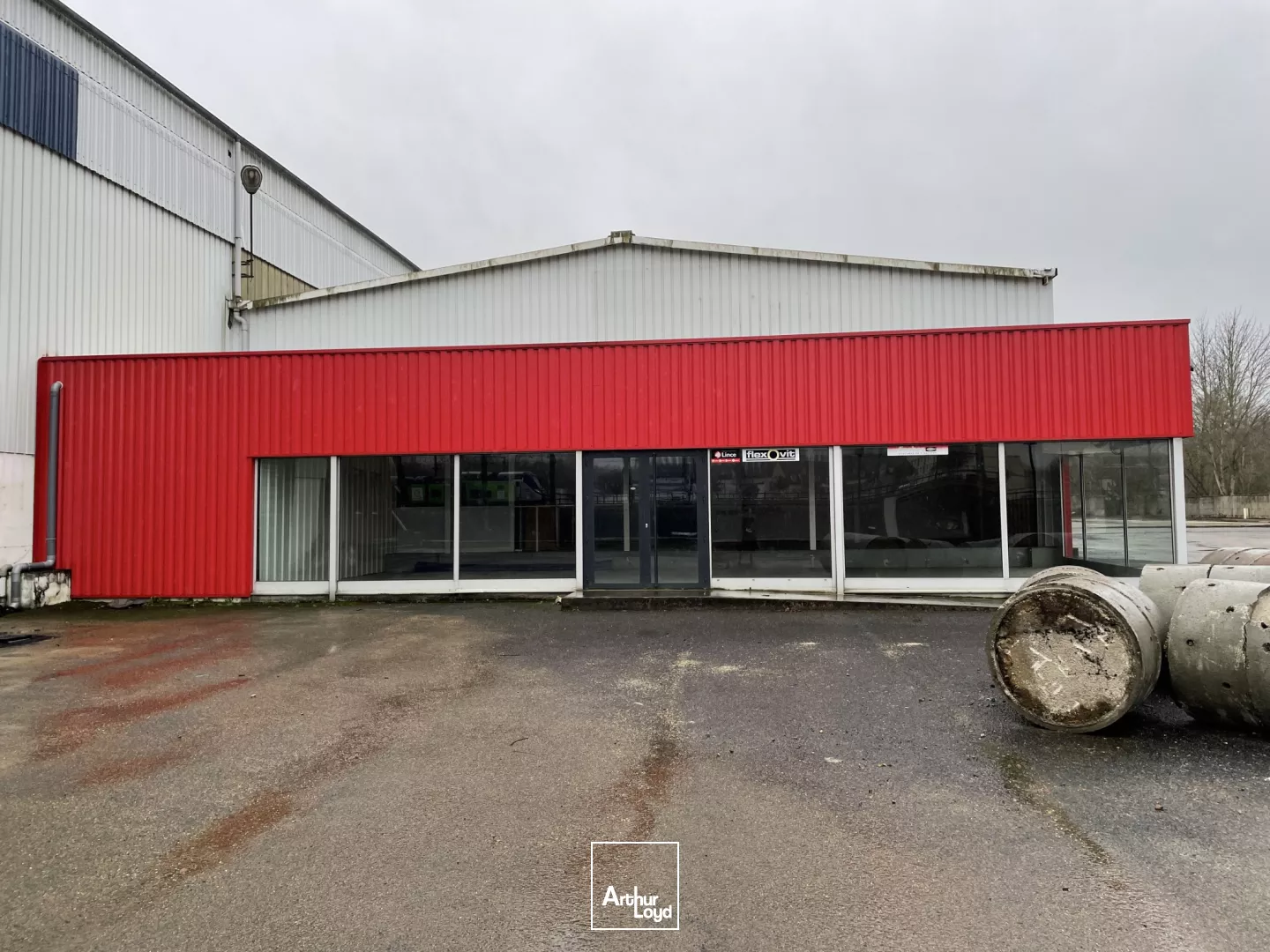 Locaux d'activités divisibles à vendre à Beauvais, quartier de la gare. 