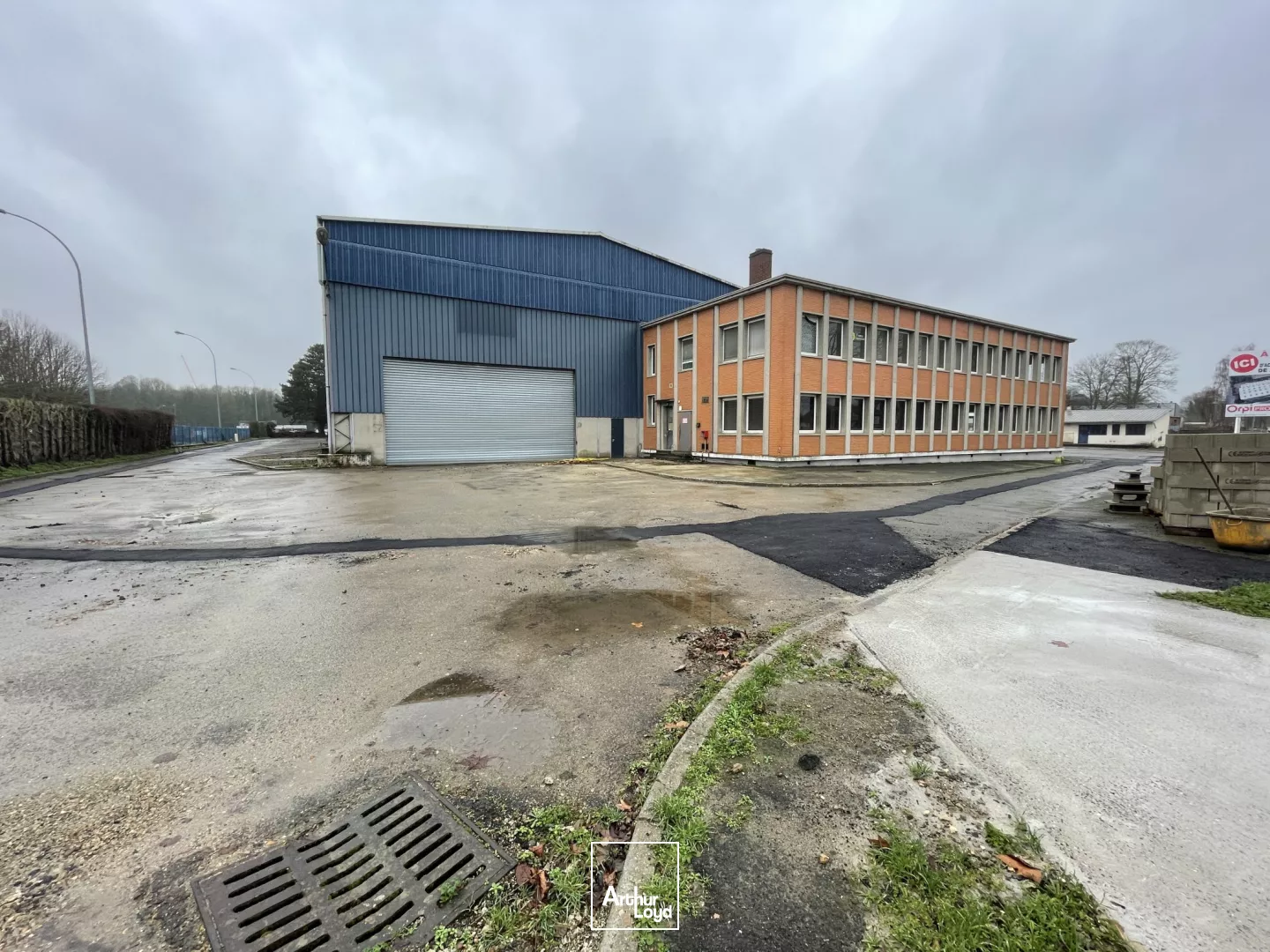 Locaux d'activités divisibles à vendre à Beauvais, quartier de la gare. 