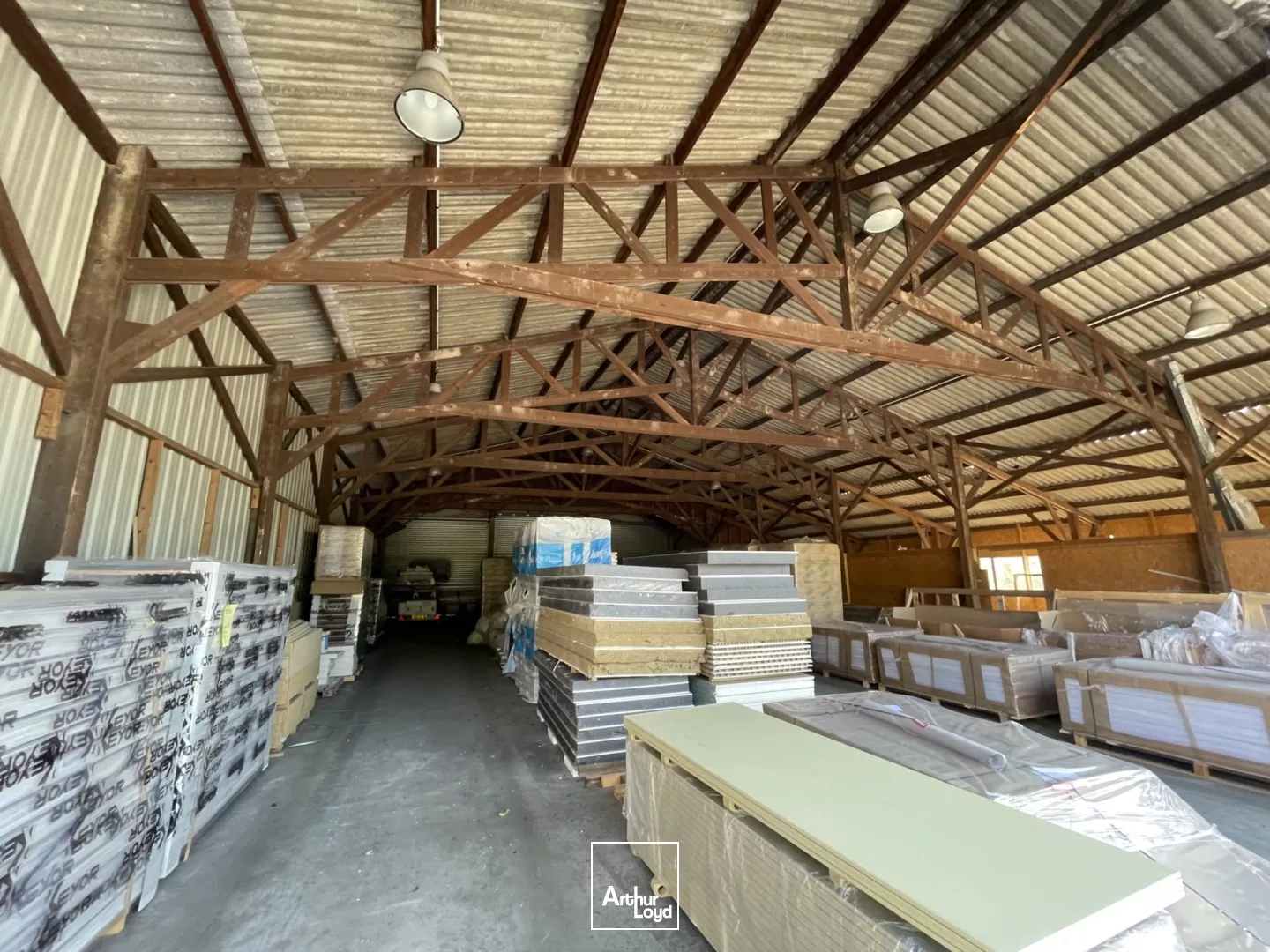 A LOUER - IDEAL ARTISAN d'environ 555 m² divisibles