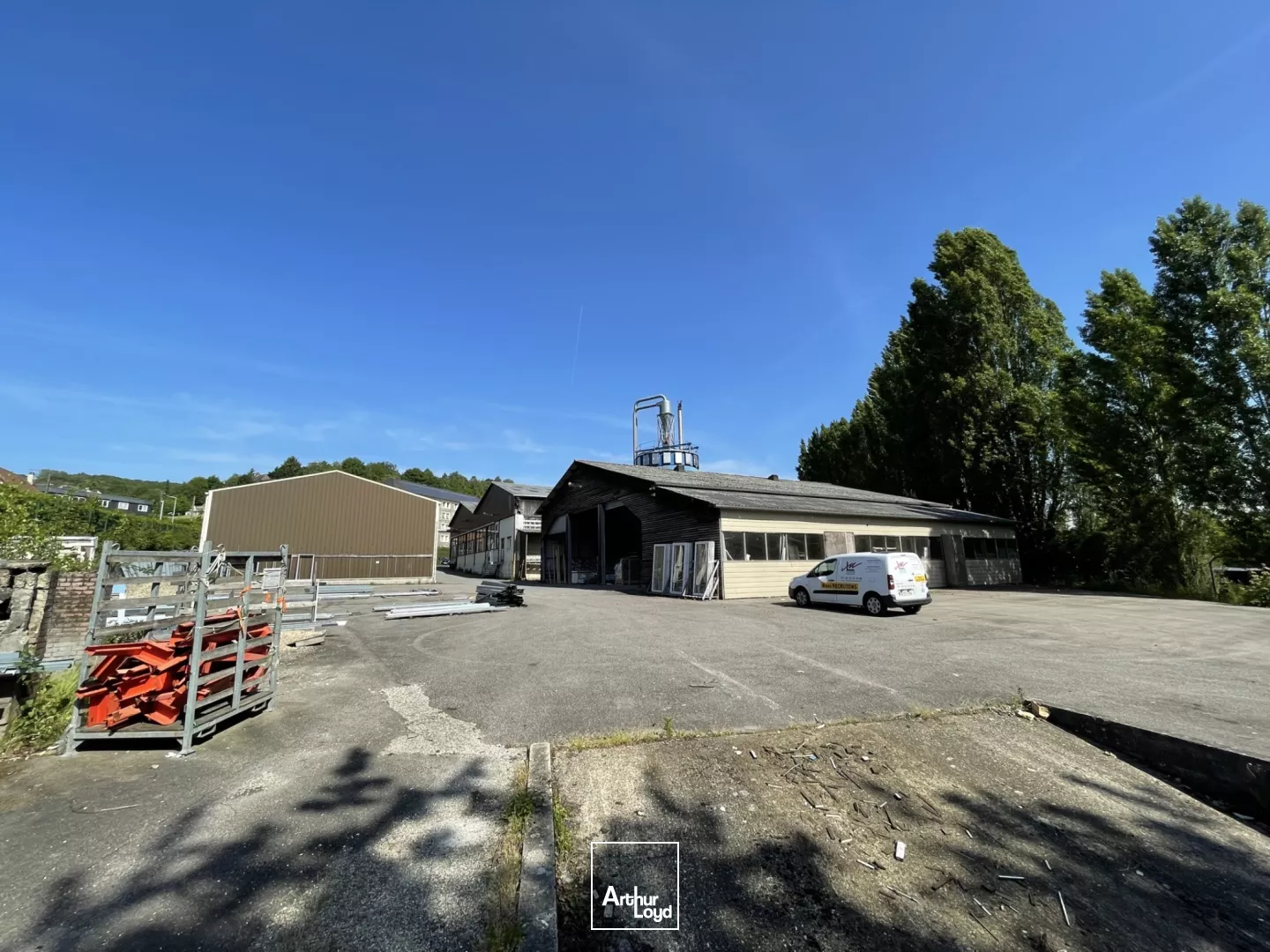 A LOUER - IDEAL ARTISAN d'environ 555 m² divisibles