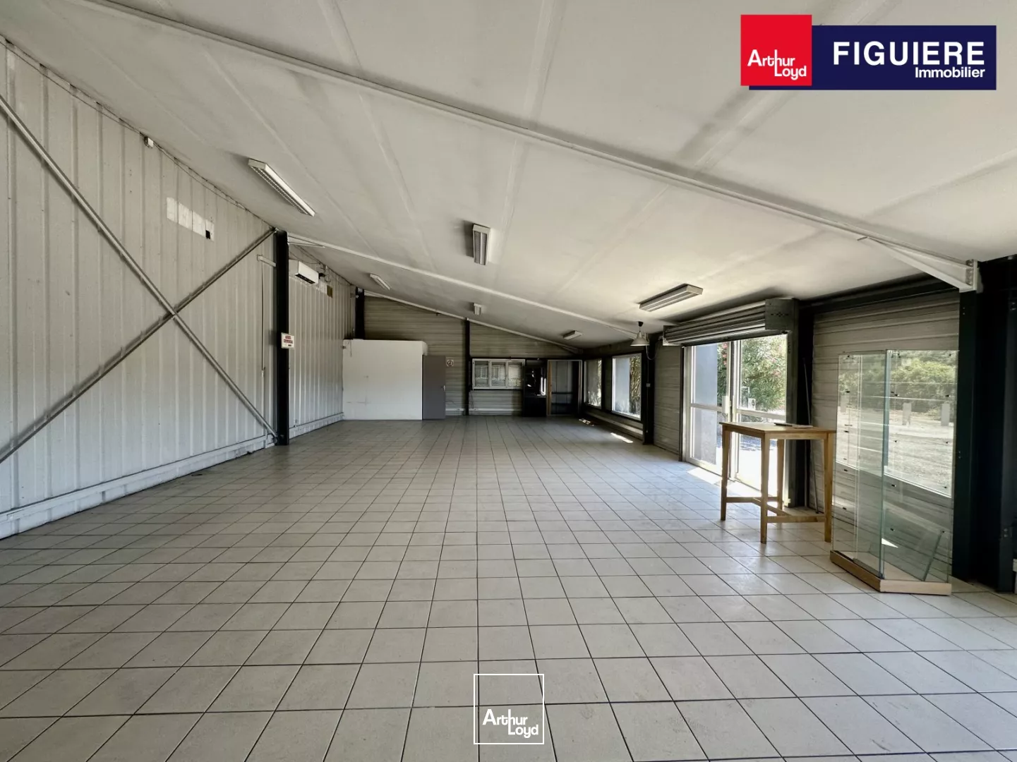 Local d'activités avec terrain à LOUER sur GARDANNE