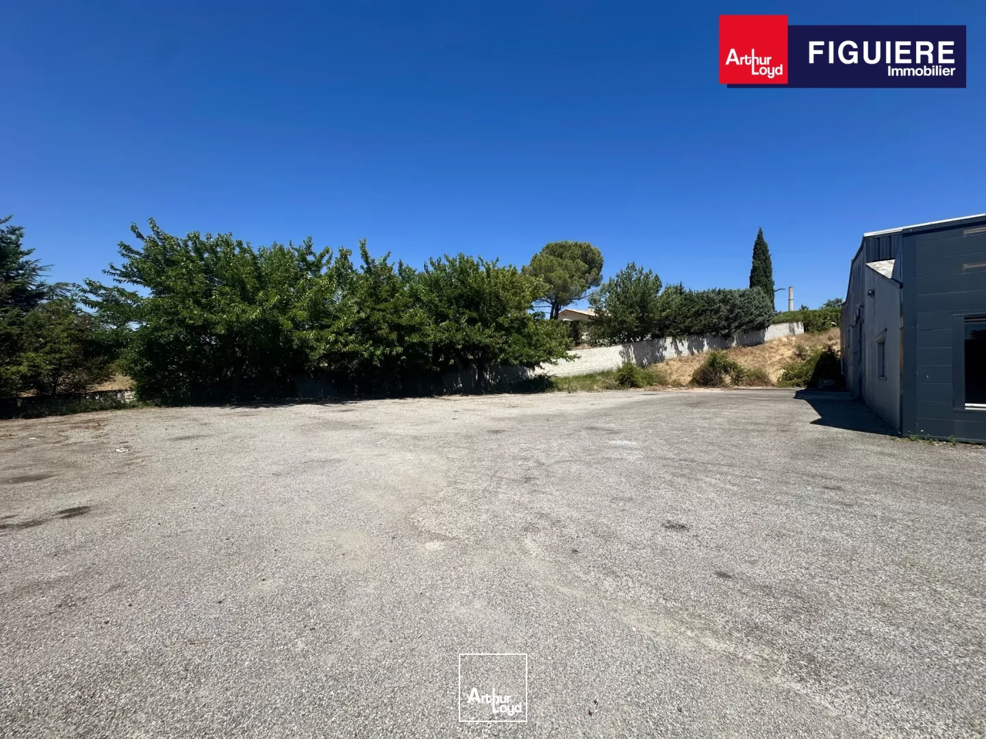 Local d'activités avec terrain à LOUER sur GARDANNE