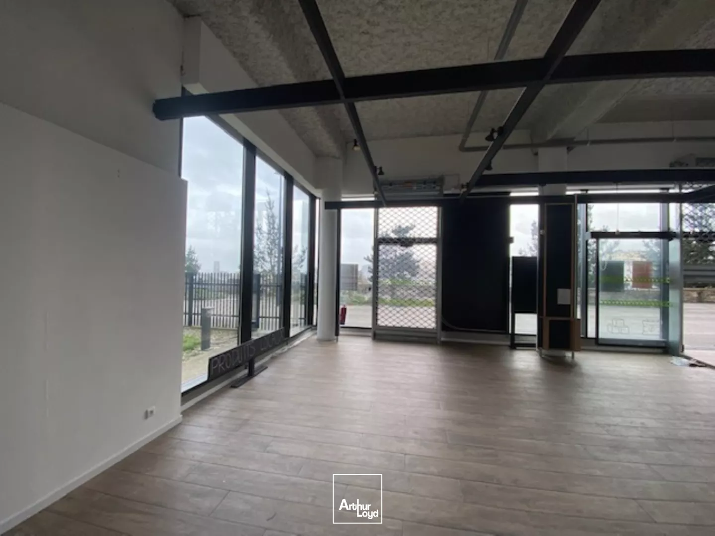 LOCAL COMMERCIAL 112 M² A LOUER CAPUCINS