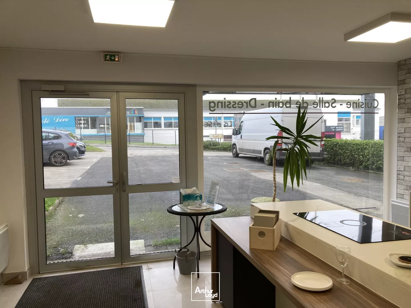 LOCAL D'ACTIVITE/COMMERCE/BUREAU A LOUER A BREST KERGONAN