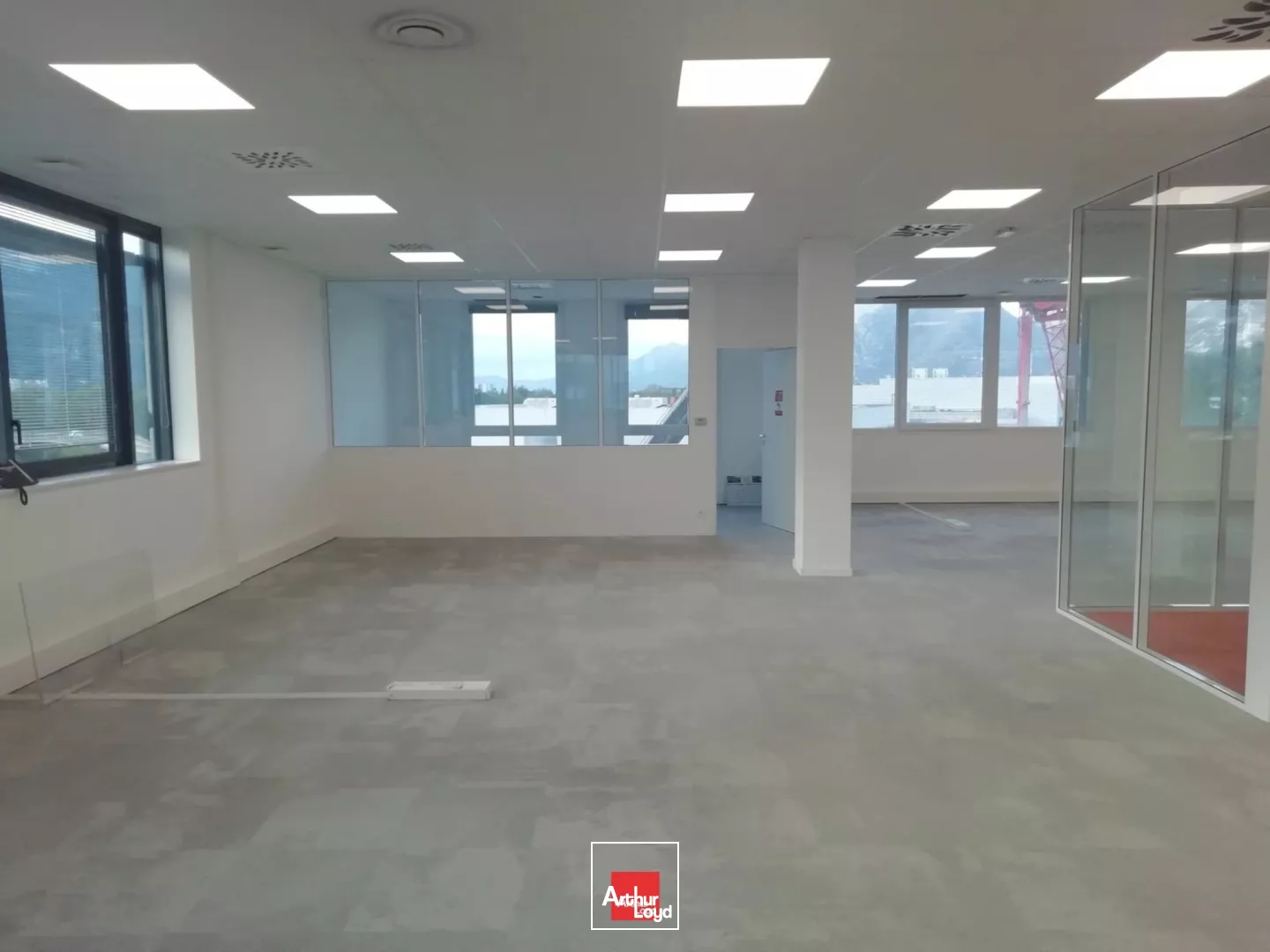LOCATION BUREAUX ECHIROLLES 400M² AVEC PARKING