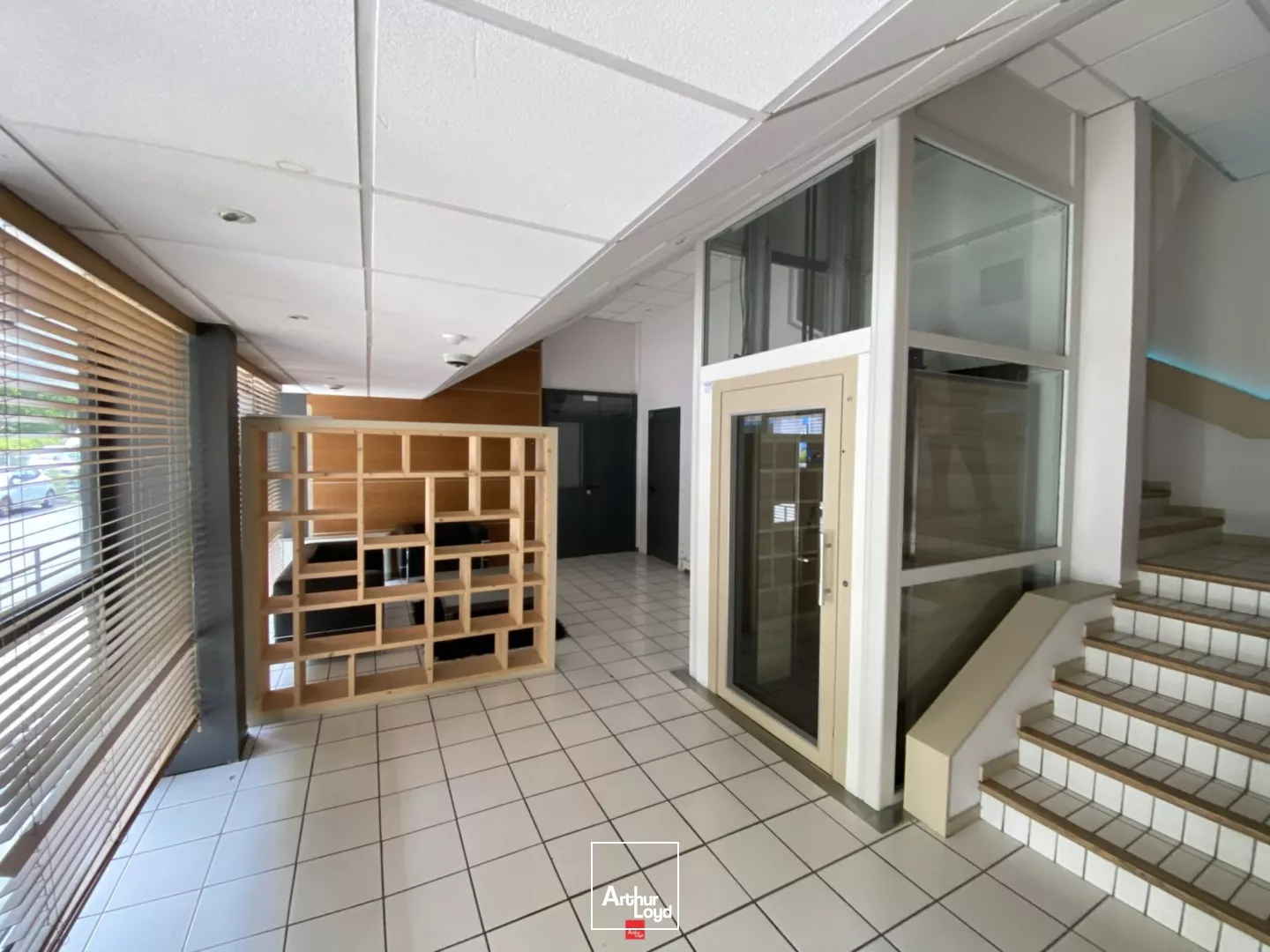 BUREAUX LUMINEUX A LOUER ECHIROLLES 125 M² 
