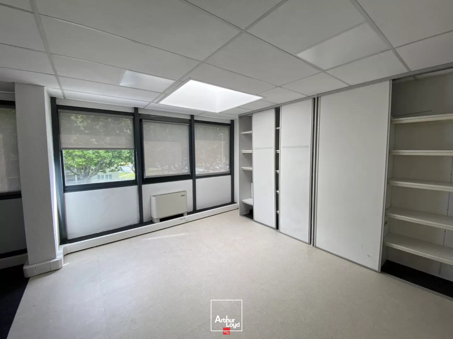 BUREAUX LUMINEUX A LOUER ECHIROLLES 125 M² 