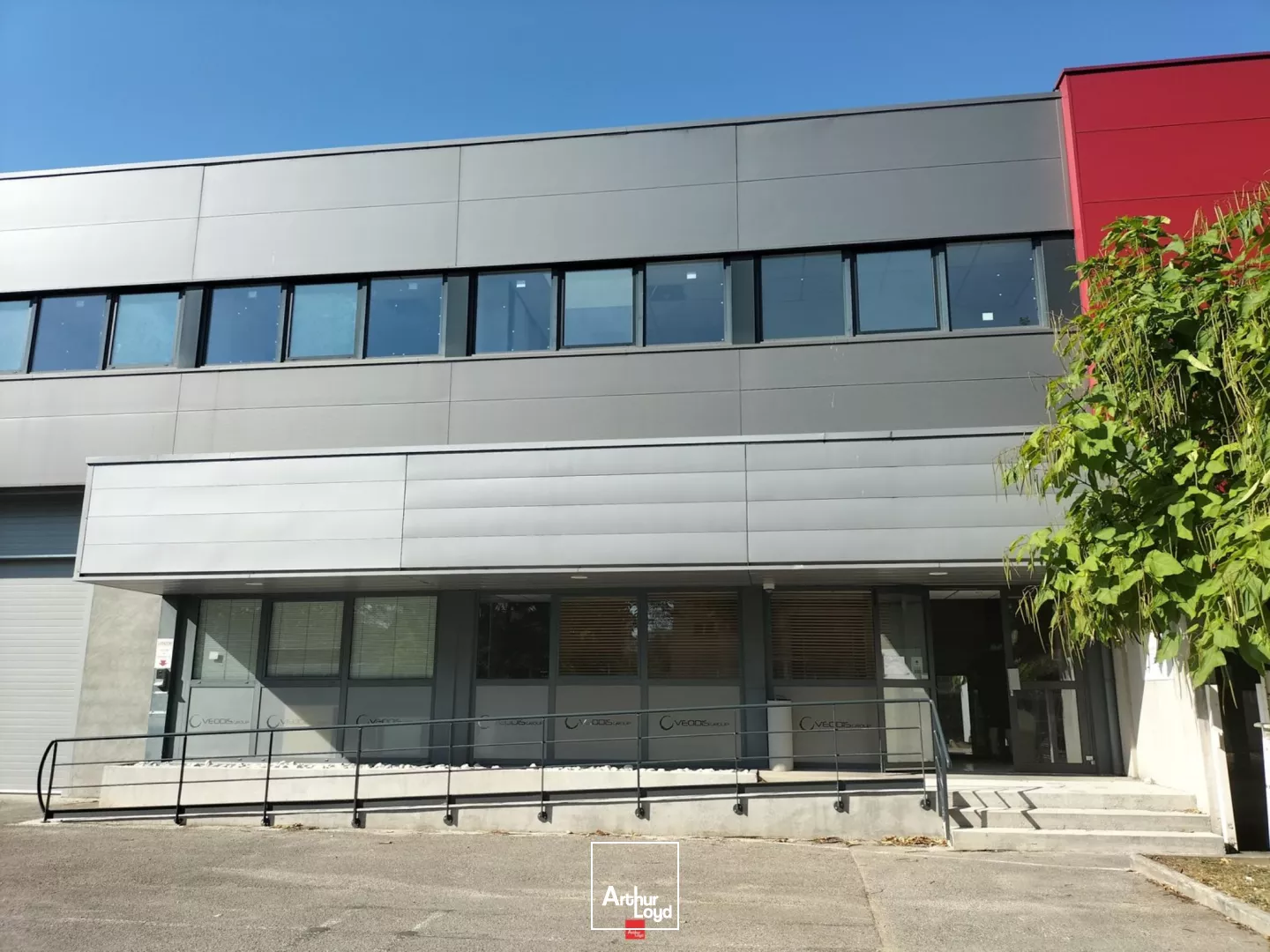 BUREAUX LUMINEUX A LOUER ECHIROLLES 125 M² 