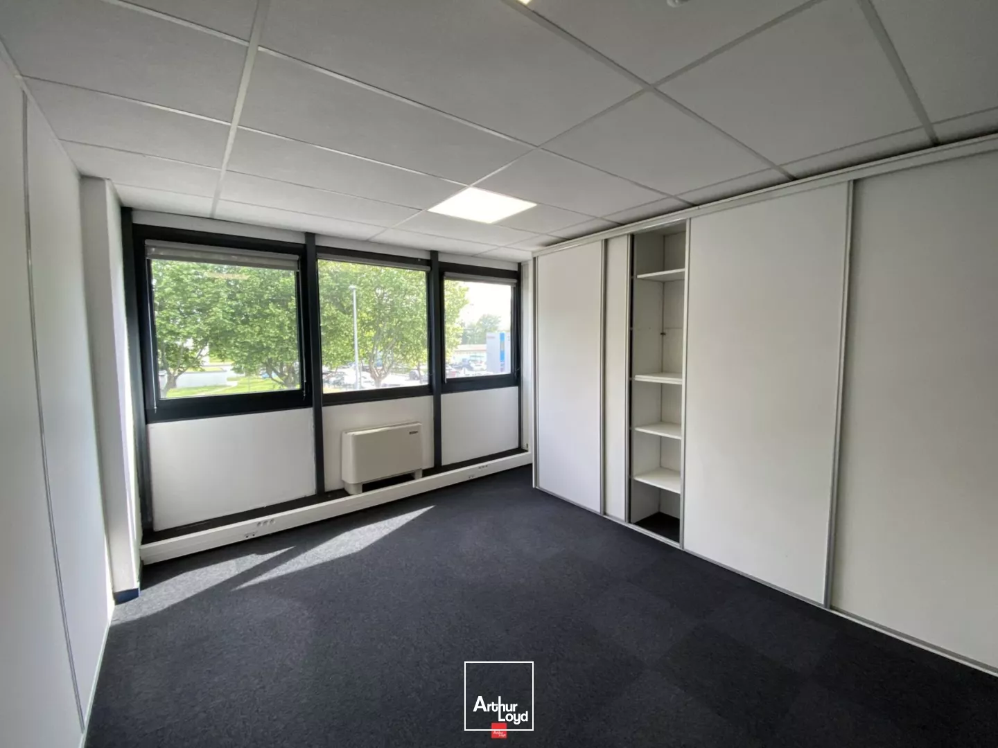 BUREAUX LUMINEUX A LOUER ECHIROLLES 125 M² 